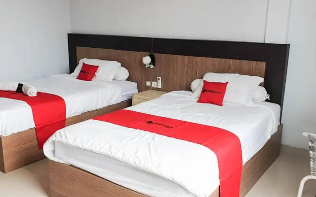 RedDoorz near Muaya Beach Jimbaran