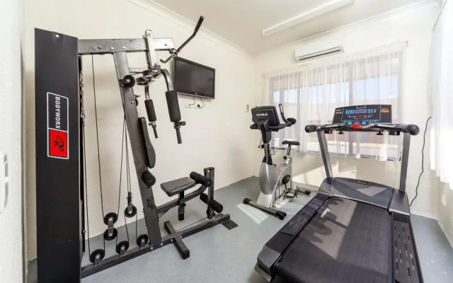 Blazing Stump Motel & Suites