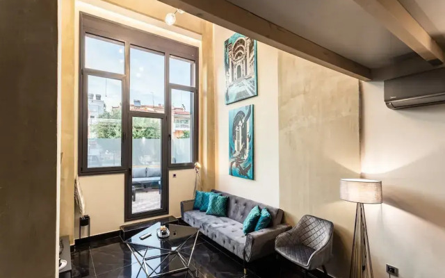 Ventiri Lofts - Luxury Duplex w Private Garden