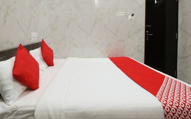 OYO 16537 Guru Comforts