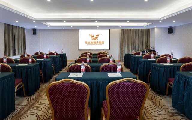 Vienna Hotel Guangzhou Huadu Sunac Cultural Tourism City Hecheng