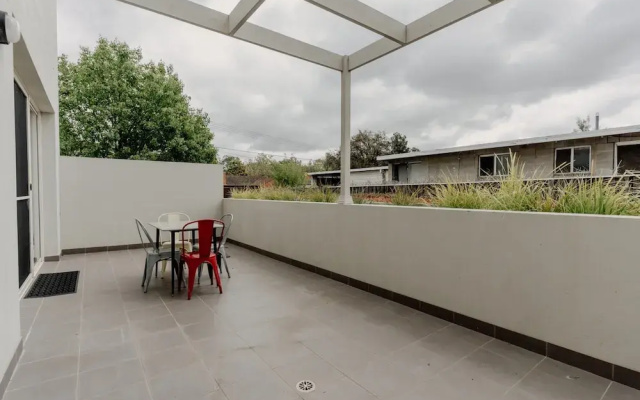 Peaceful 1-bed Apartment Close to Lonsdale St