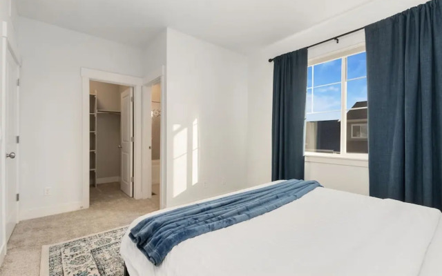 Noco Retreat - King Beds, Fireplace, Scenic Trails