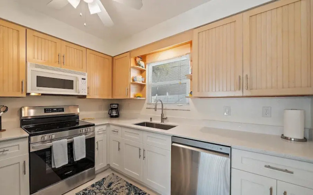 Siesta Treasure #3 2 Bedroom Condo