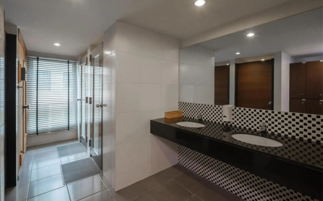 Silom Lofts Hotel