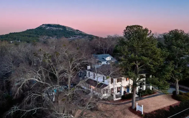 Stone Mountain Manor