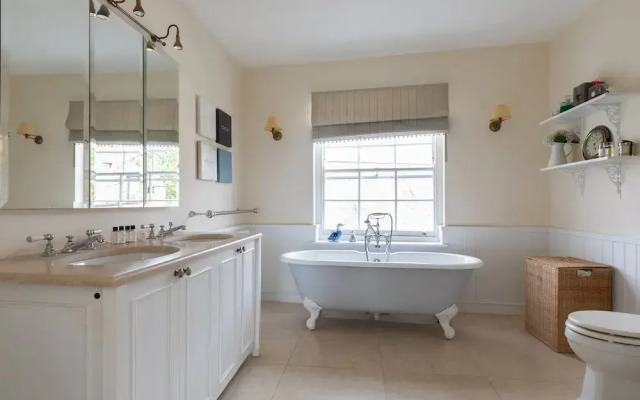 Portland Road X by Onefinestay