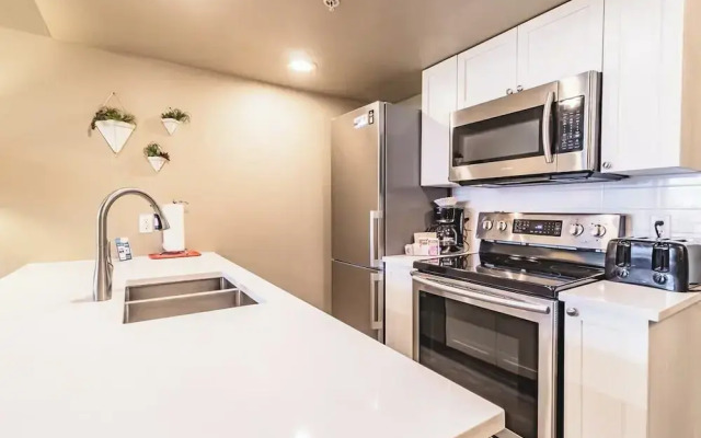 Large Spacious one Bedroom Suite - 506
