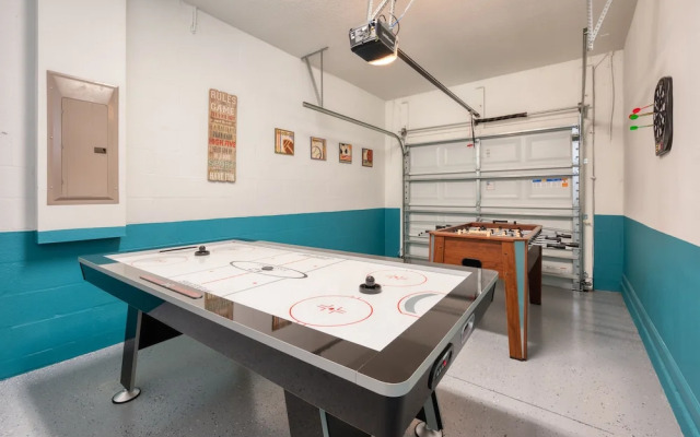 Stunning Home With Private Pool Near Disney