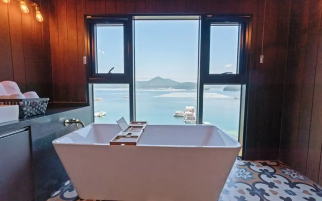 Tongyeong Glow Pension