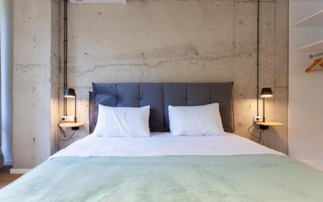 Spacious 3 BedroomR and 2 balcony Apartment in the city center