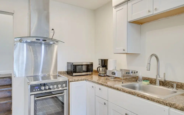 Berwyn Apartment Rental ~ 11 Mi to Chicago!