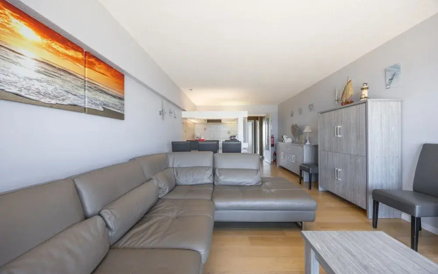 Charming Apartment With sea View and Parking Space