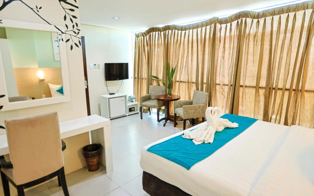 Holiday Suites Business District (Empire Suites Hotel)