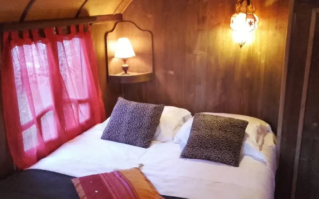 Roulottes de la Baronnie - Campsite