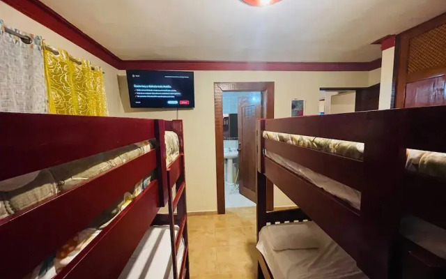 Lovely 2 Bedroom Condo With Pool And Hot Water