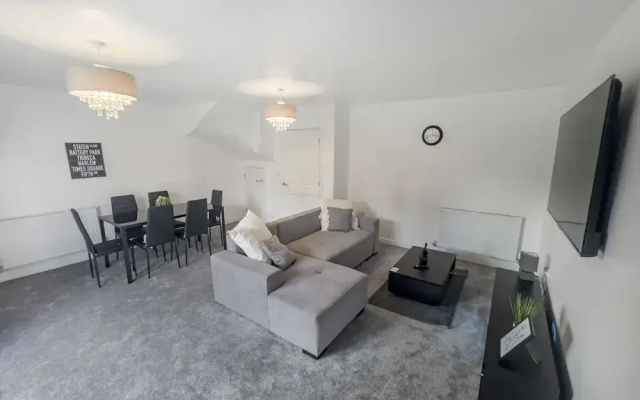 Sleeps 8 With Garden and Pet Friendly