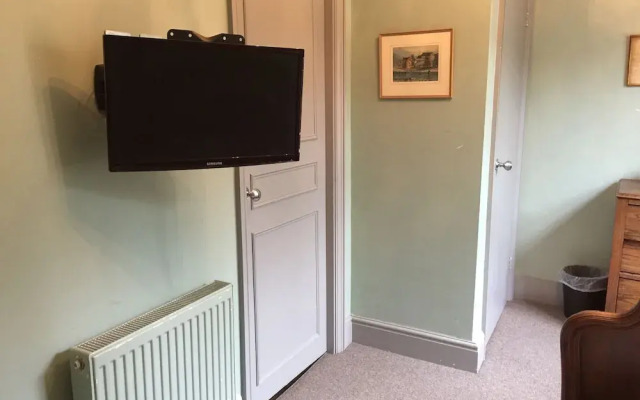 The Leicester Arms Hotel