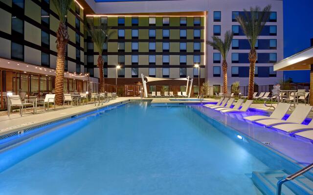 Hampton Inn & Suites Las Vegas Convention Center - No Resort Fee