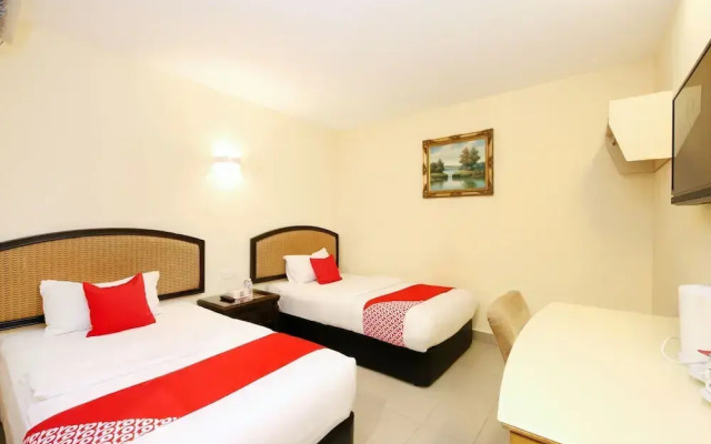 Super OYO 635 Seven Days Hotel