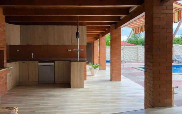 Pawlonia Villa