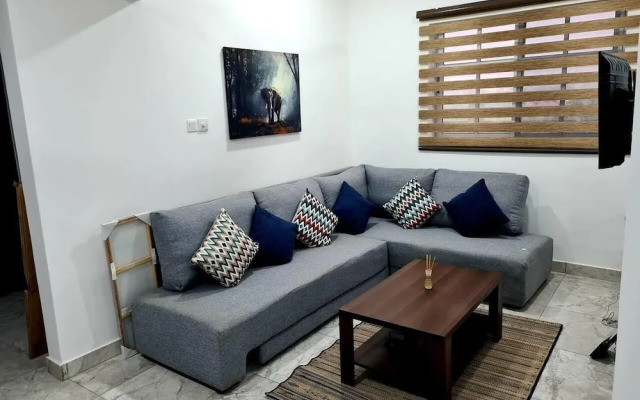Charming, Quiet & Cozy - Close to Highway,parking