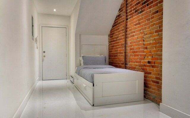 Modern 2BR in Trendy Plateau by Namastay