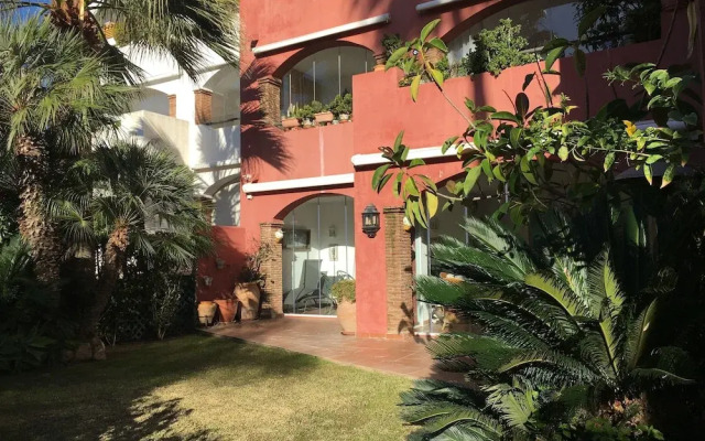 Apartment near Puente Romano