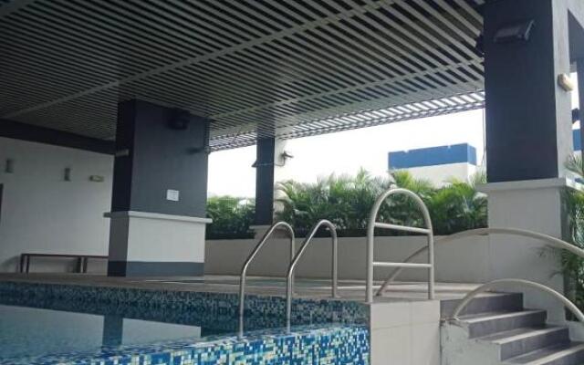 VUE RESIDENCES SERVICE SUITE 8 Pax