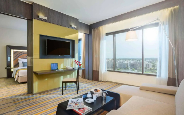 Novotel Kolkata Hotel & Residences Hotel