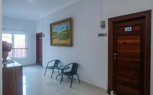 RedDoorz near Hermes Place Polonia Medan