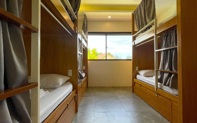 Red Picnic Hostel