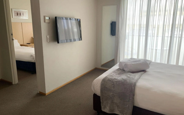 Airport Ascot Motel