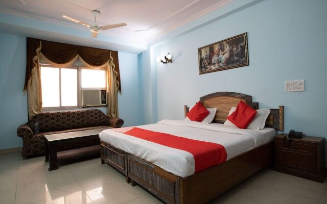 OYO 43687 Golden Deluxe Hotel