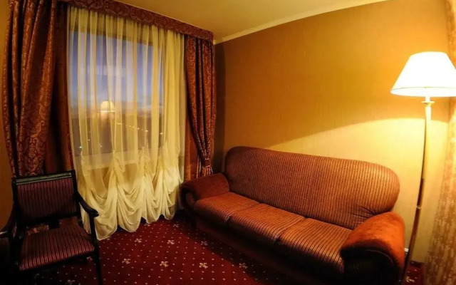 Mir Hotel In Rovno