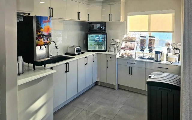 Rodeway Inn & Suites