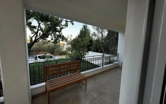 Skiathos Center Stylish 2 Bd w Balcony