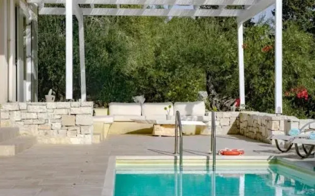 Apeiron II Villa