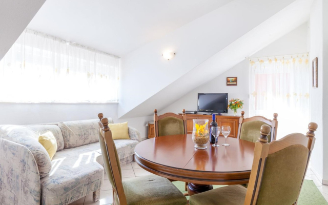 Apartment Vini- beautiful garden and terrase A4 Podstrana, Riviera Split