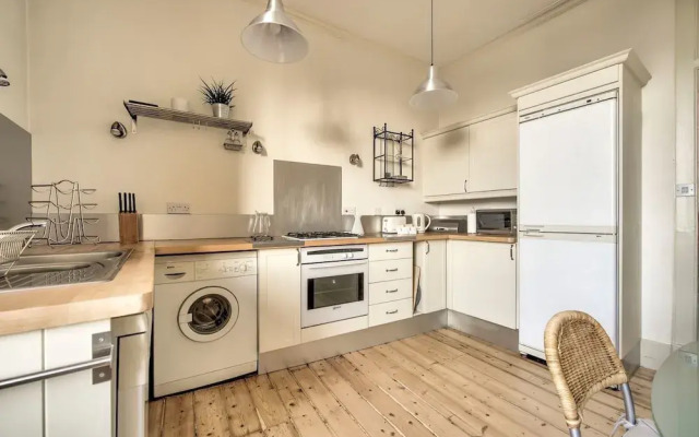 Lovely 2Br Home Next To The Castle