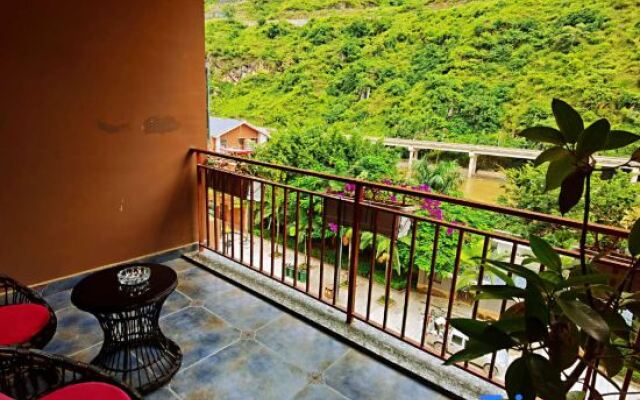 Lushui Nujiang Bund Hotel