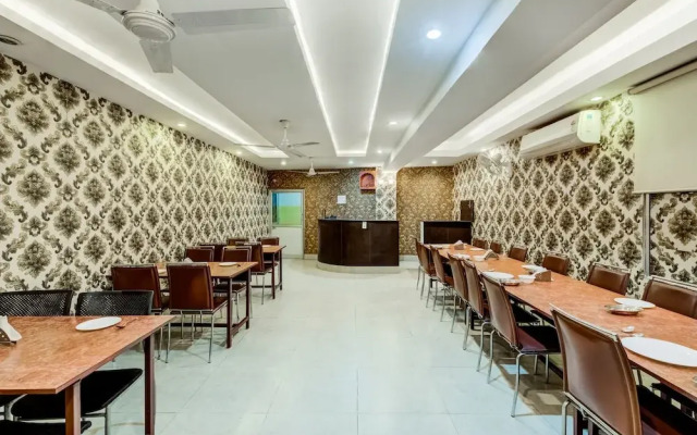 OYO Flagship 14008 Hotel The Avenue