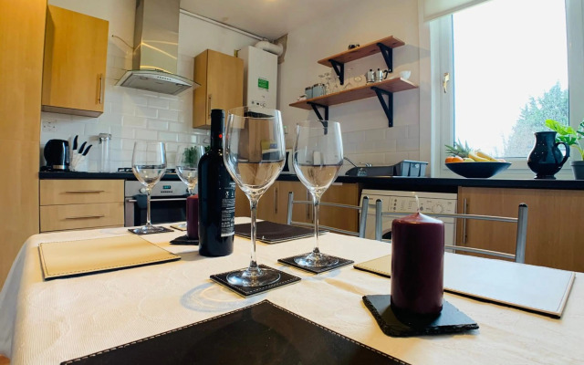 Maria- Bright and Modern City Center Apartment .