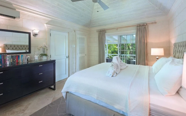 Bluff Cottage by Altman