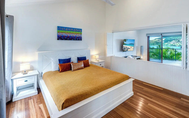 Heliconia 10 Newly Renovated House
