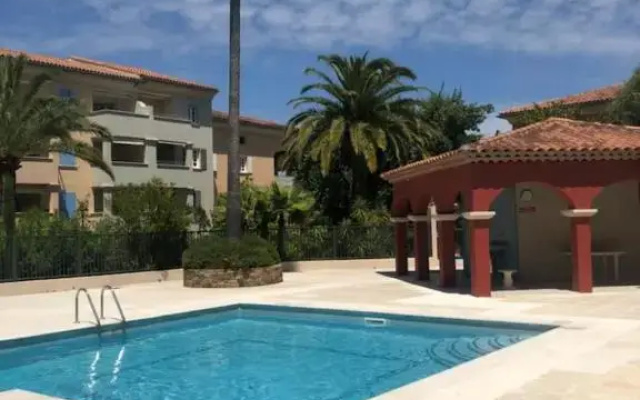 Belle residence au centre de Saint Tropez avec piscine et garage