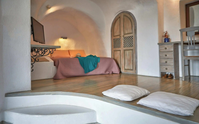 Lava Oia's