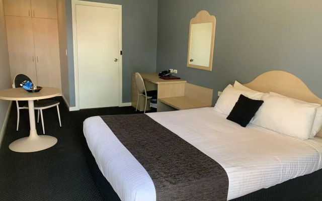 Charles Rasp Motor Inn & Cottages