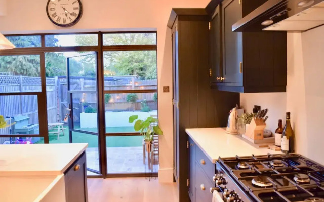 5 Bedroom Family Home in Acton