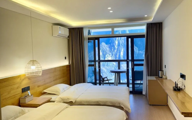 Tiger Leaping Half Way Guest House